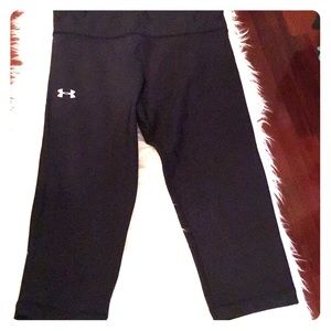 Under Armour knee length leggings. Like new!